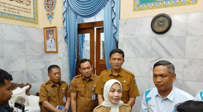 Pemkab Serang-PLN Bahas Percepatan PLTS di Pulau Tunda
